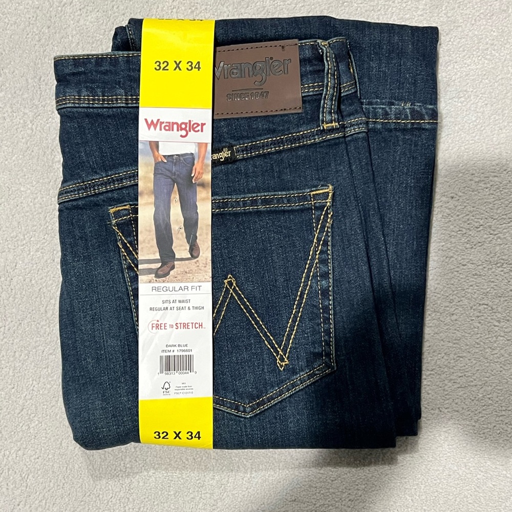 Wrangler Men's Deep Indigo Straight Jeans
